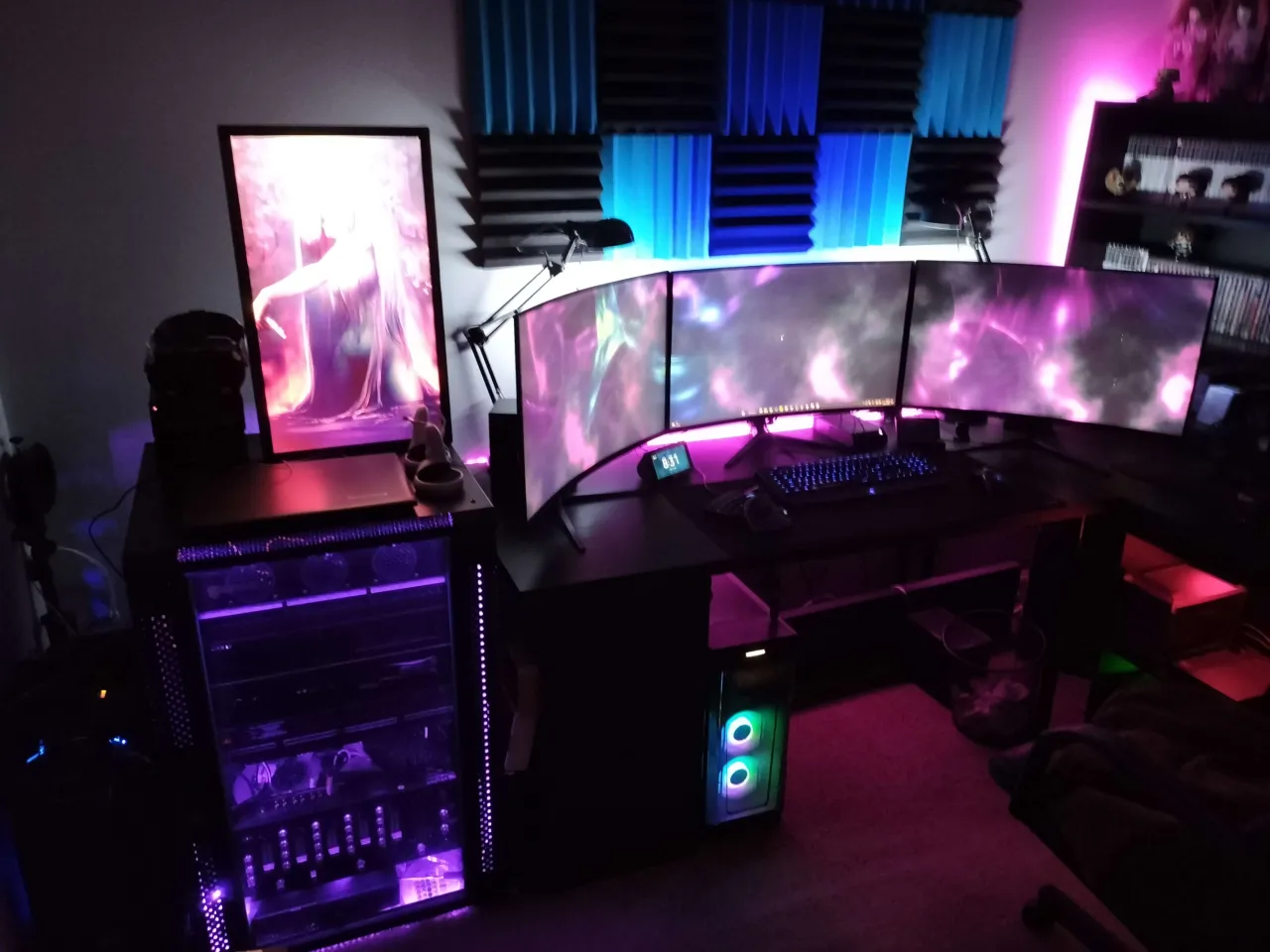Triple monitor workstation